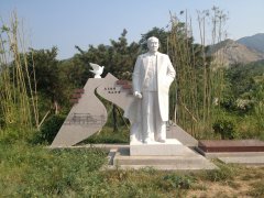 艺术碑雕|青山绿水间，傅作义将军纪念碑熠熠生辉