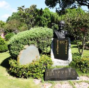 黎焕颐纪念碑：诗魂永驻，岁月铭记